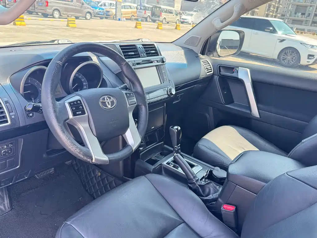 Toyota Land Cruiser Prado 2016 2.7L AT Luxury