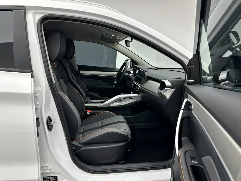 Geely Binyue — миниатюра 17