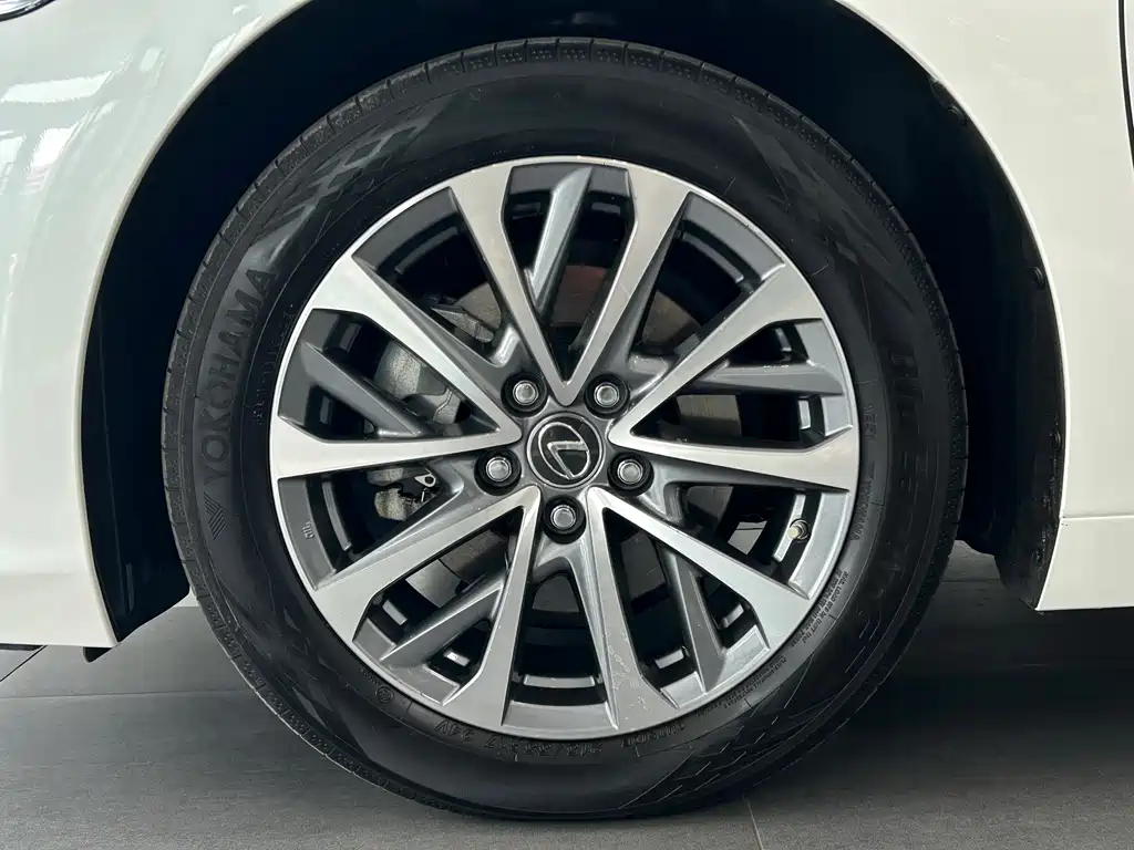 Lexus ES — миниатюра 25