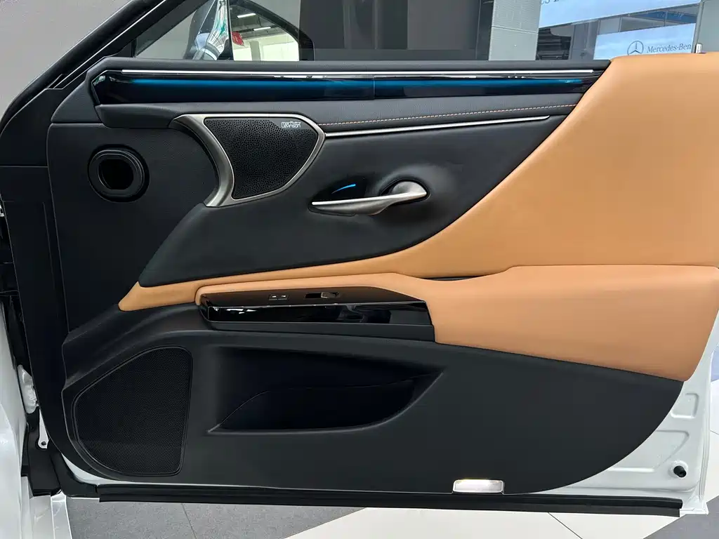 Lexus ES — миниатюра 14