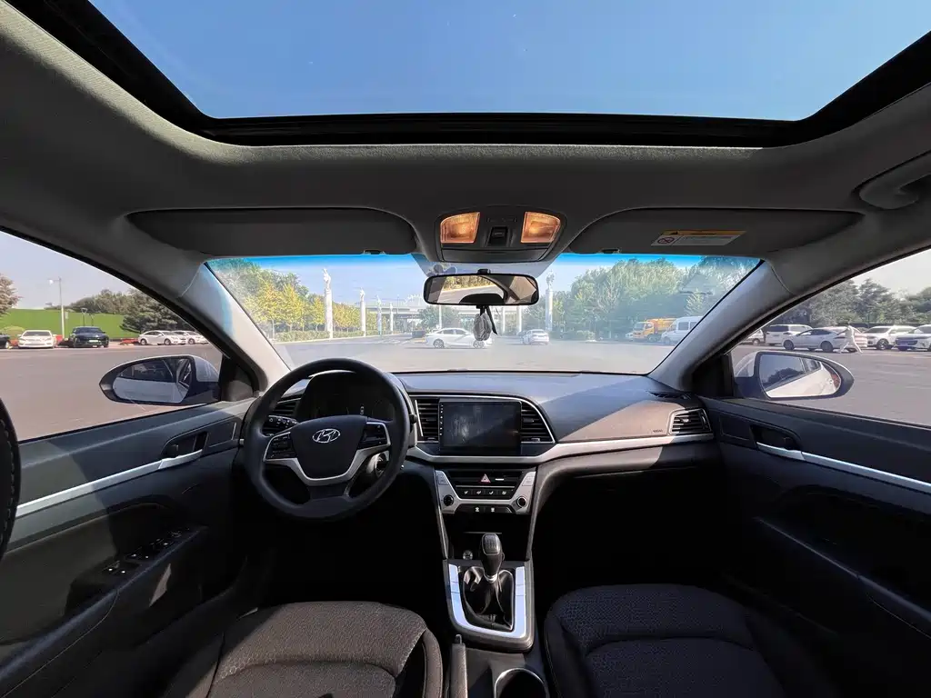 Hyundai Elantra — миниатюра 5
