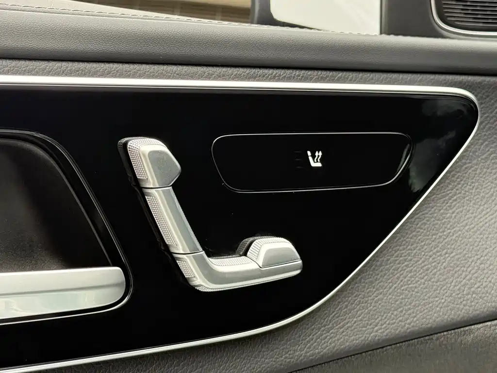 Mercedes-Benz C-Class — миниатюра 13