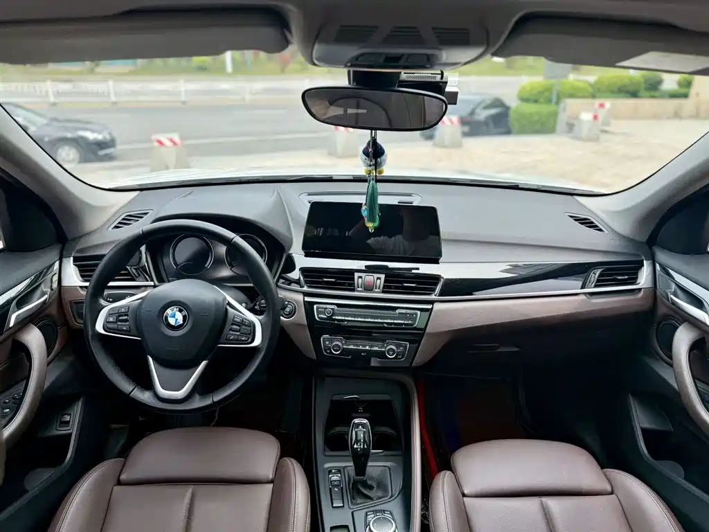 BMW X1 2020 sDrive25Li Lead
