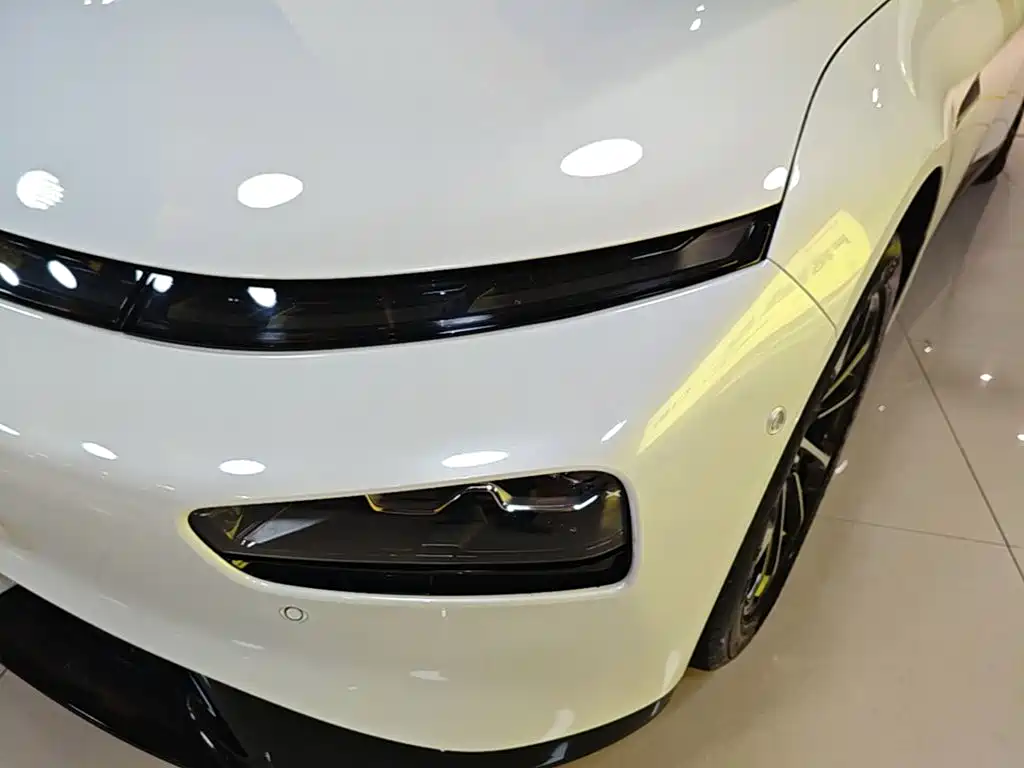 XPeng P7 — миниатюра 24