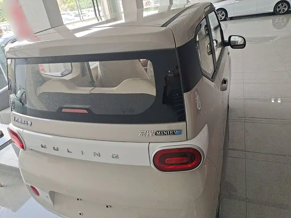 Wuling MINIEV — миниатюра 6