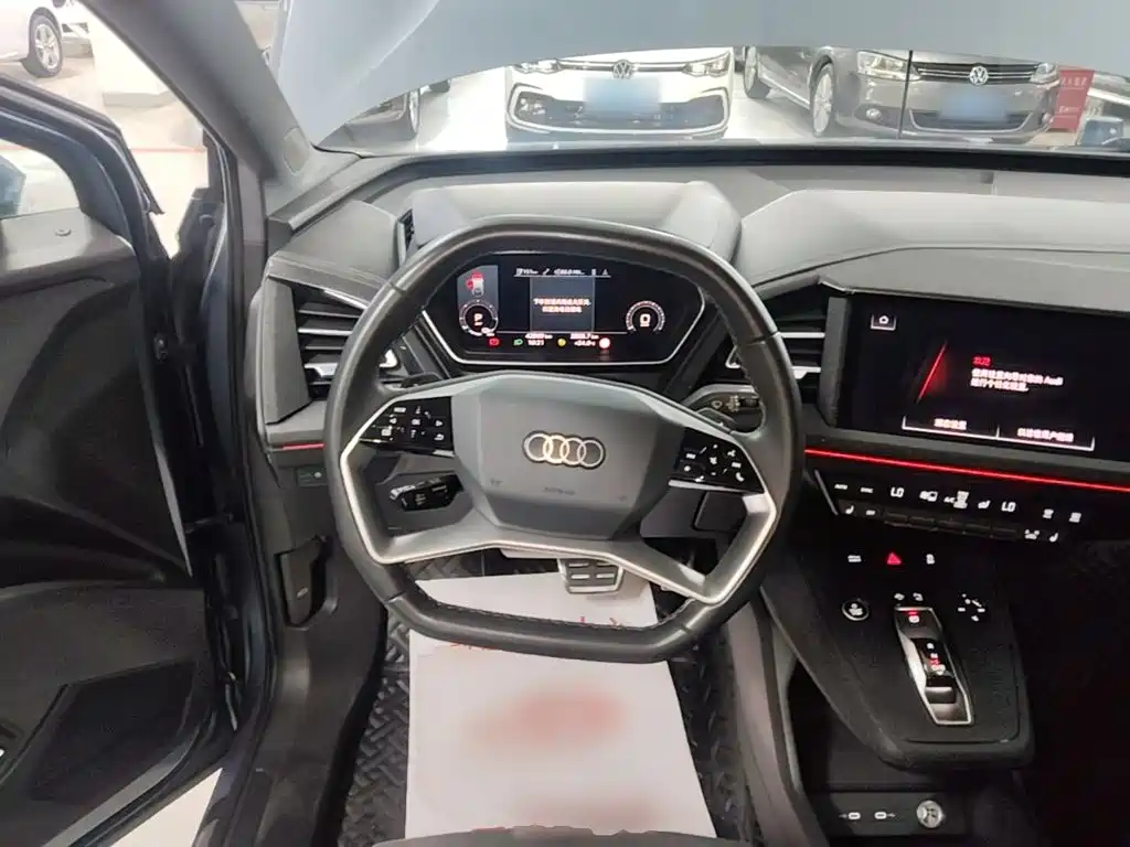 Audi Q4 e-tron — миниатюра 11