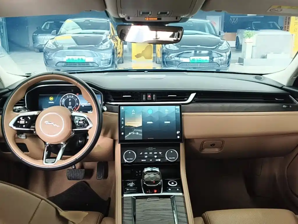 Jaguar XFL — миниатюра 10
