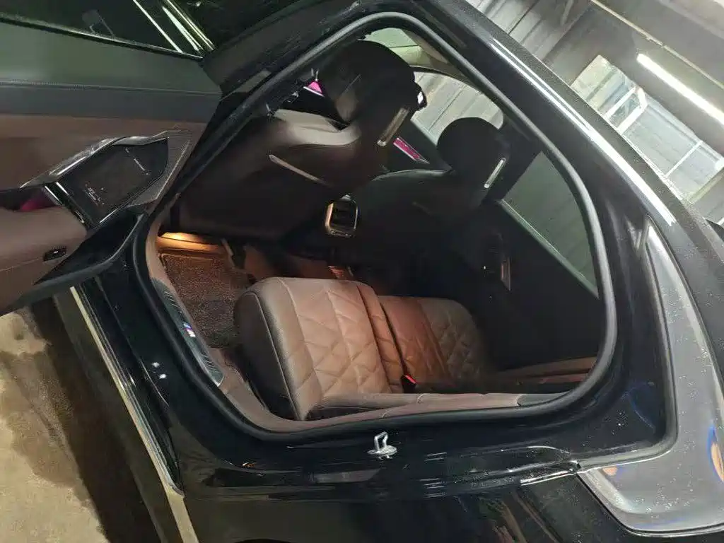 BMW 7 Series — миниатюра 4