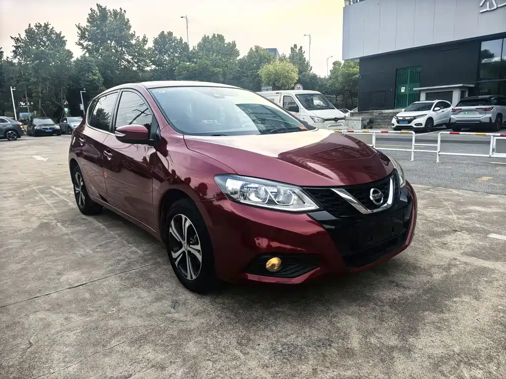 Nissan Tiida — миниатюра 3