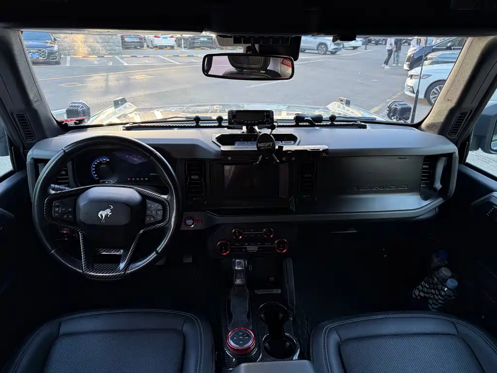 Ford Bronco (Import) — миниатюра 8