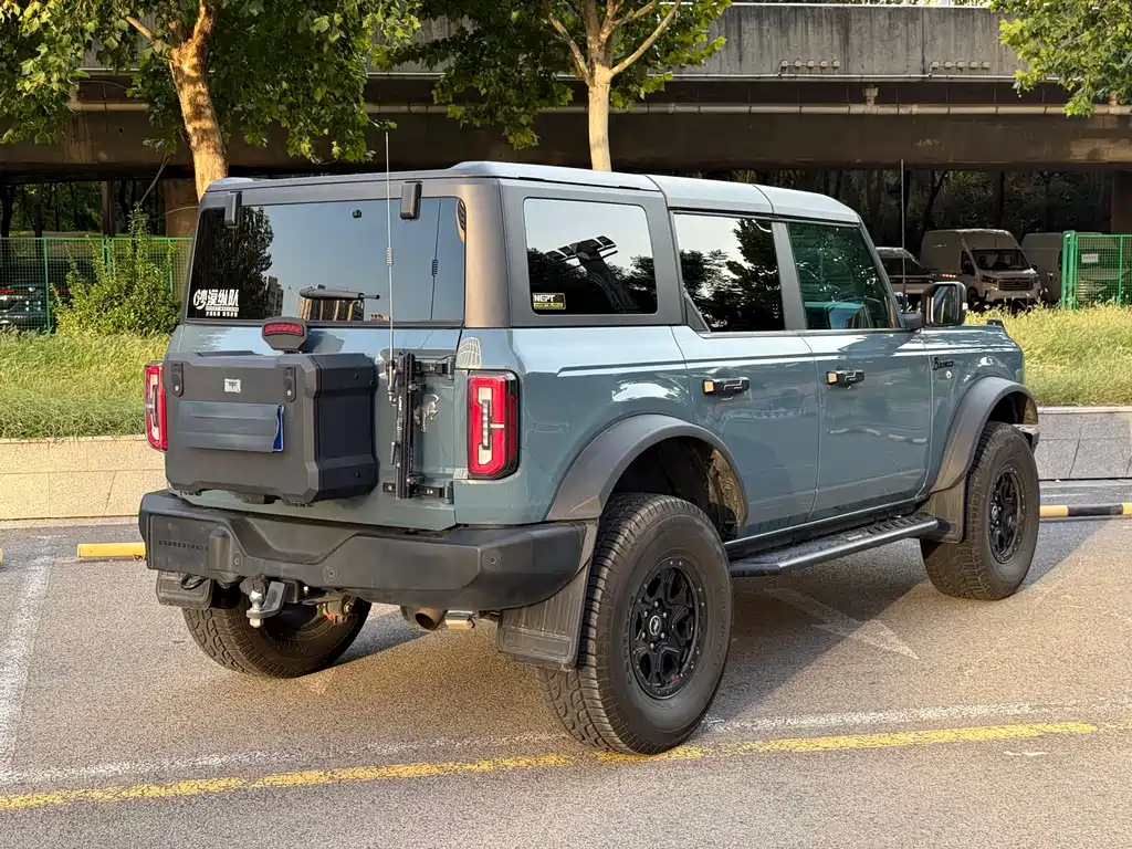 Ford Bronco (Import) — миниатюра 12