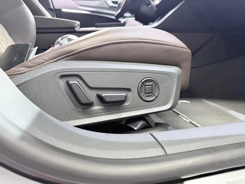 Audi A7L — миниатюра 10