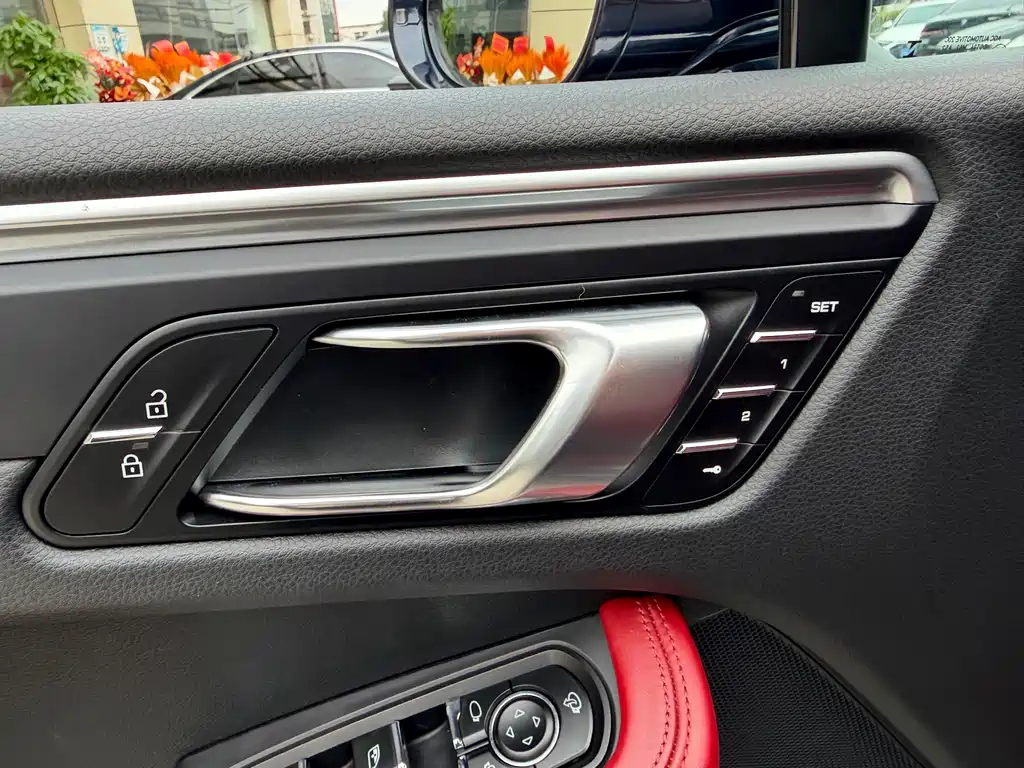 Porsche Macan — миниатюра 15