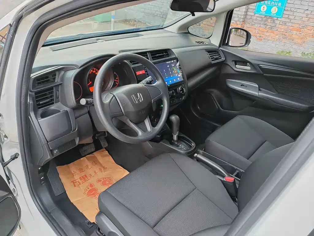 Honda Fit — миниатюра 7