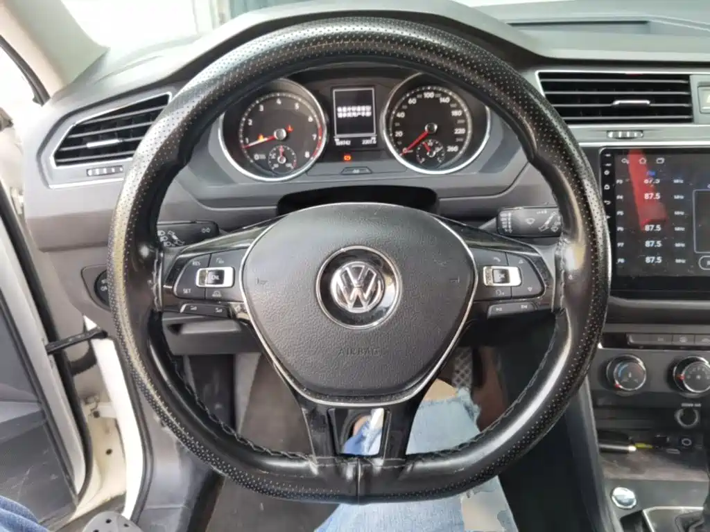 Volkswagen Tiguan L — миниатюра 11