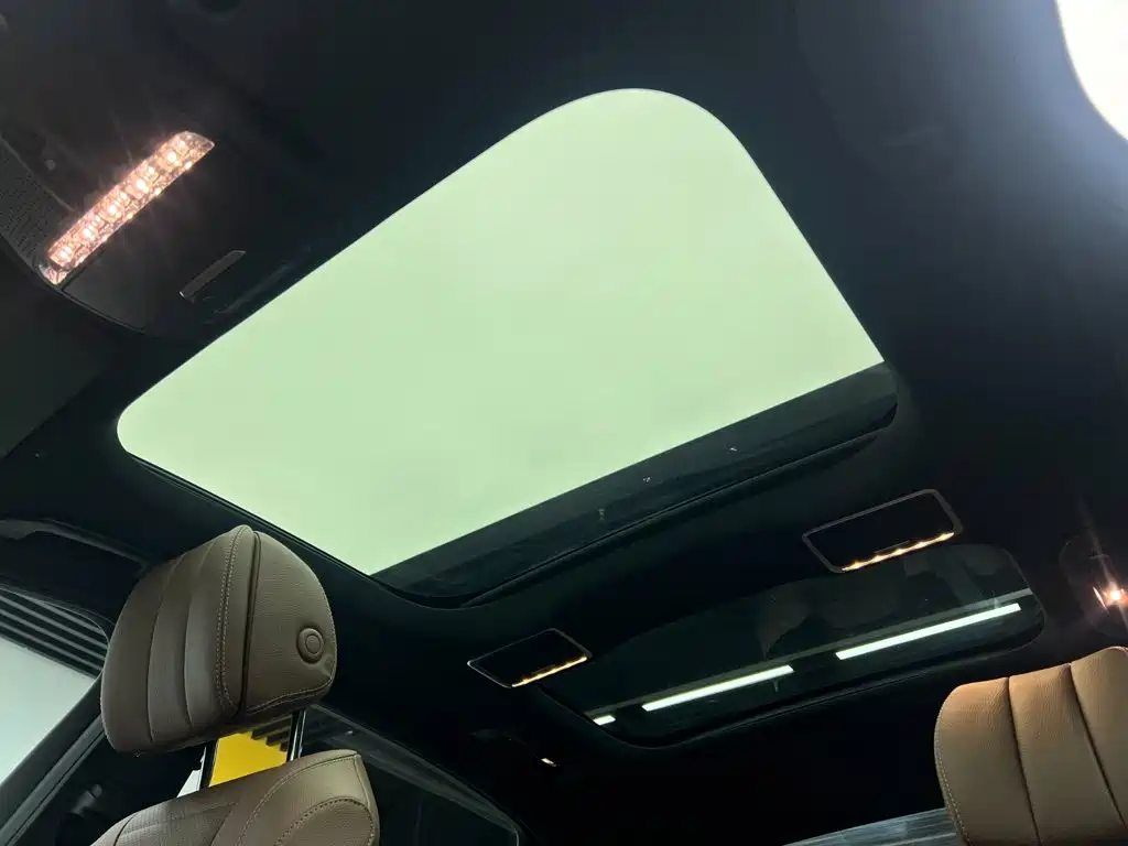 Mercedes-Benz E-Class — миниатюра 16