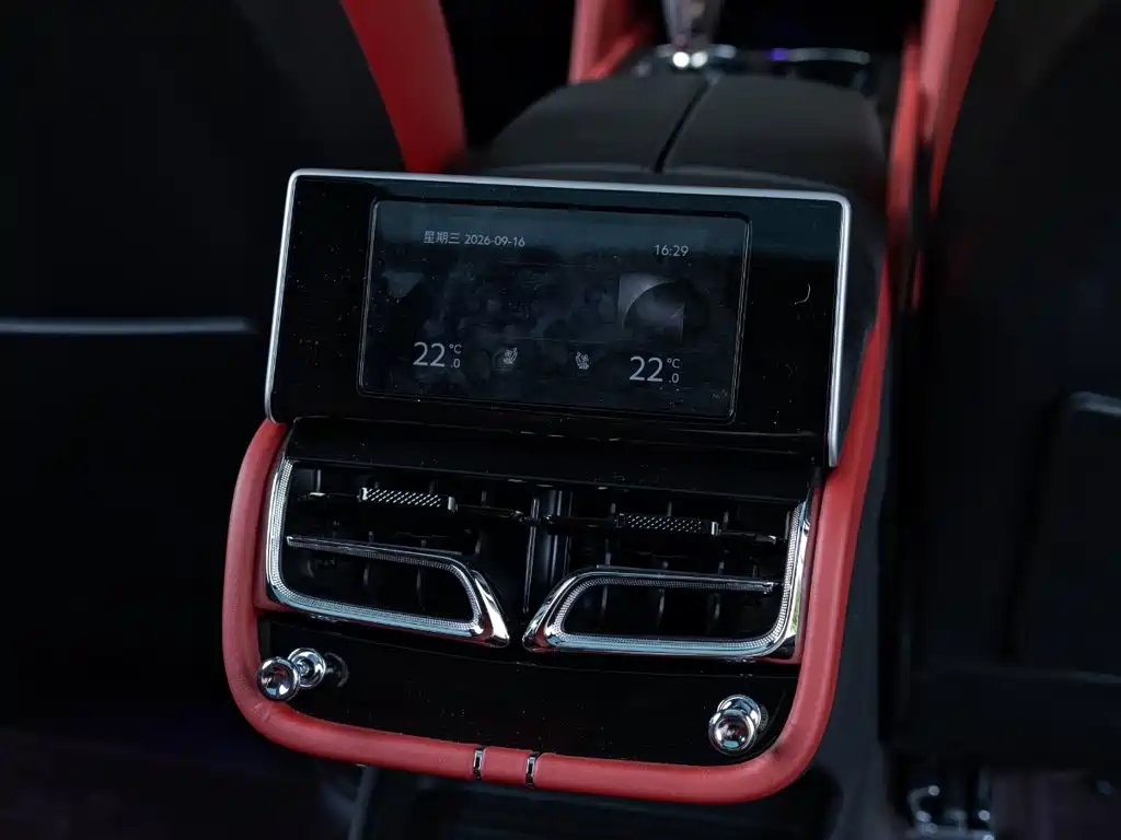 Bentley Bentayga — миниатюра 23