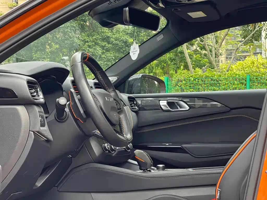 LYNK & CO. 02 HATCHBACK