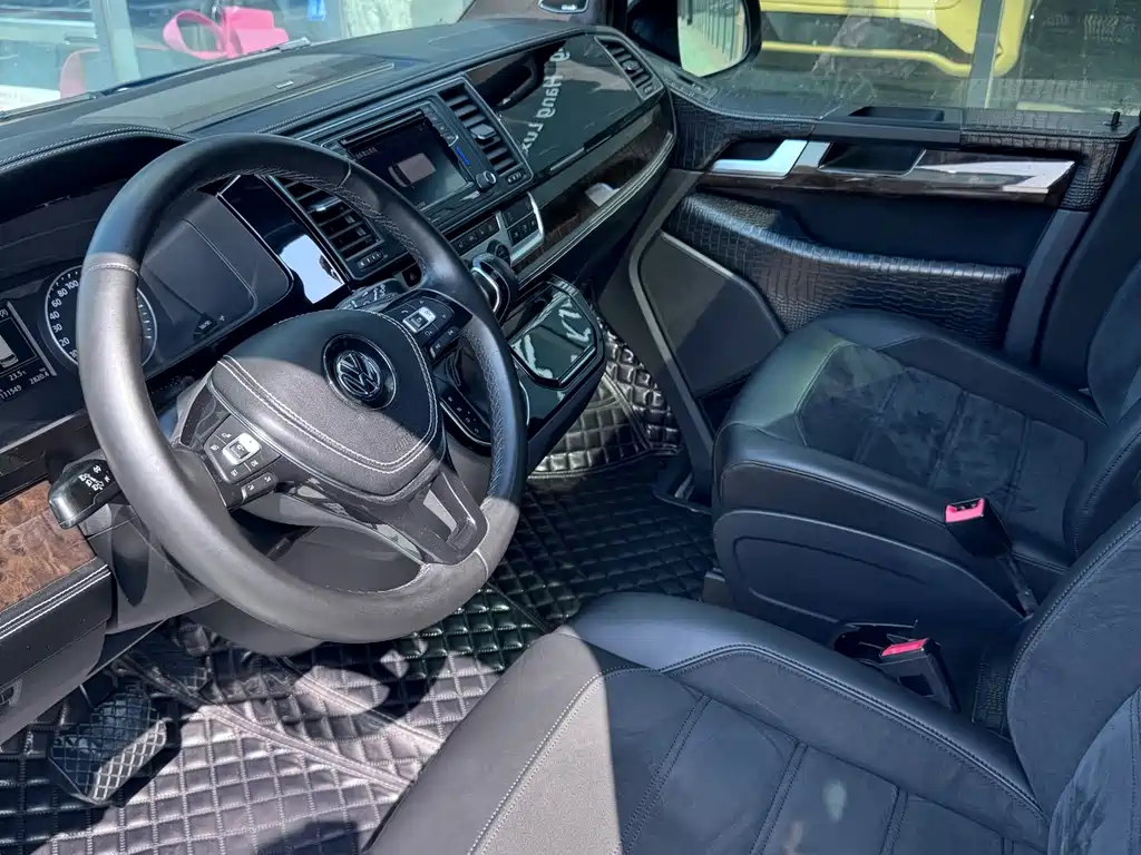 Volkswagen Multivan — миниатюра 10