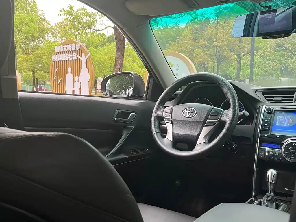 Toyota Reiz — миниатюра 5