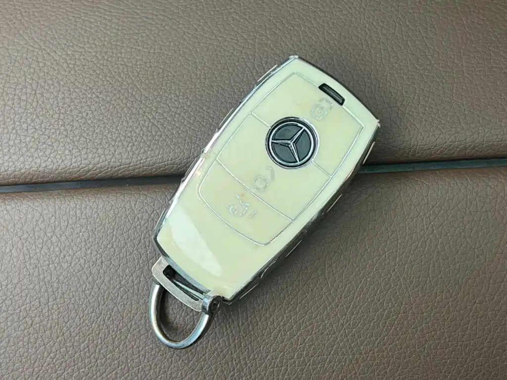 Mercedes-Benz E-Class — миниатюра 18