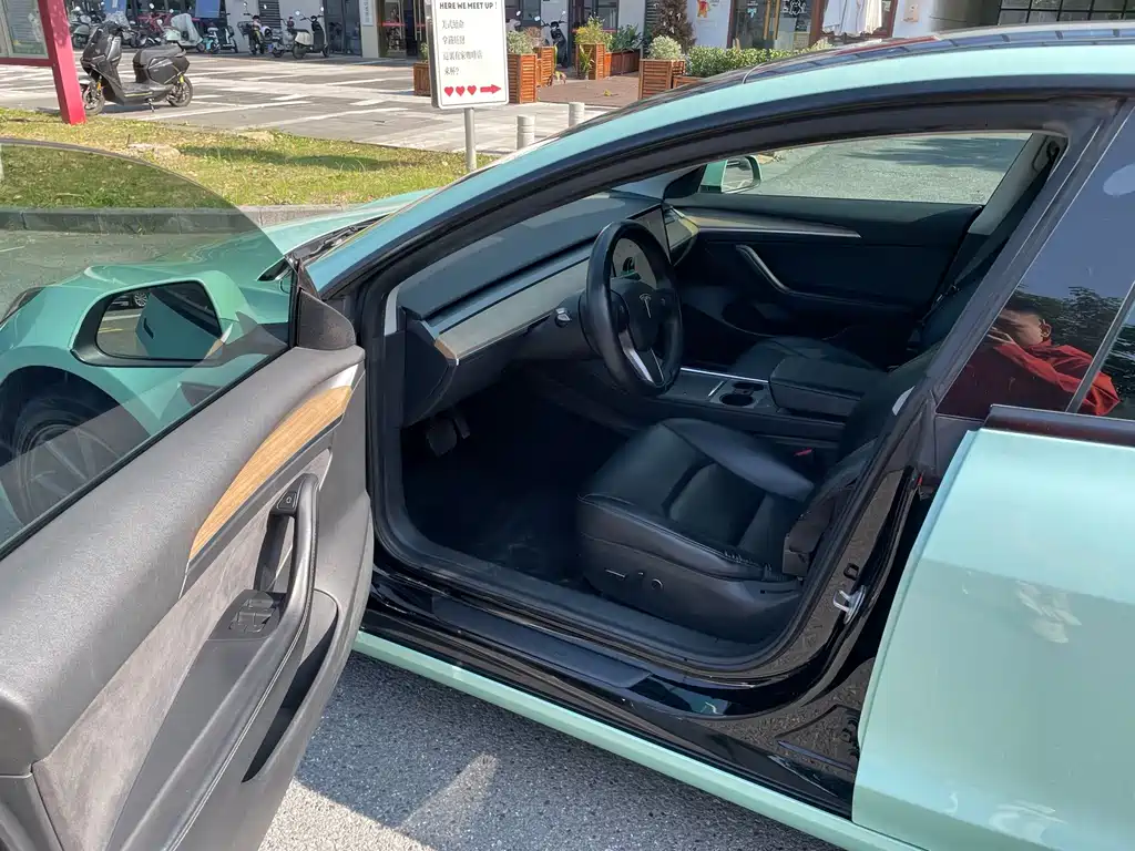 Tesla Model 3 — миниатюра 9