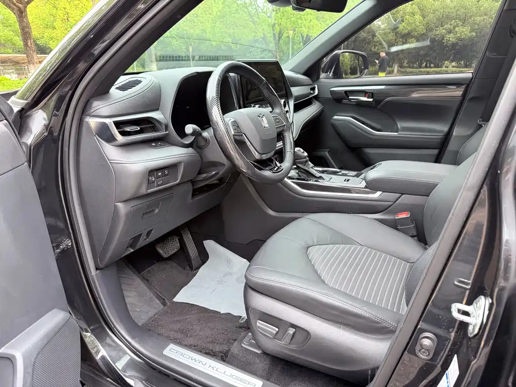 Toyota Crown Kluger — миниатюра 8