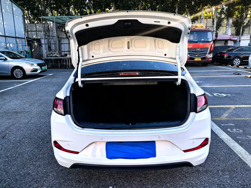 Hyundai Elantra — миниатюра 19
