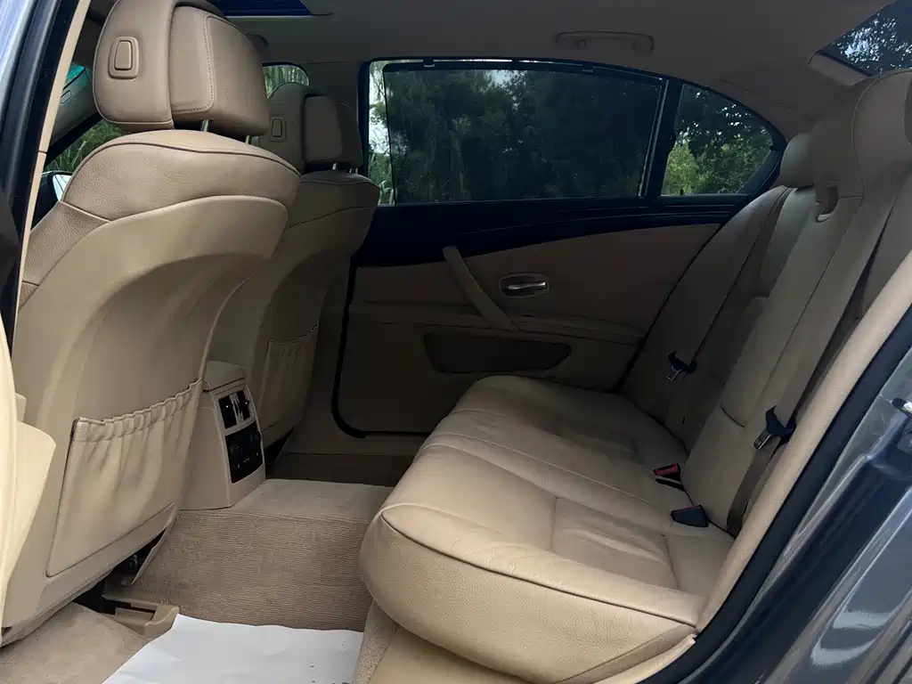 BMW 5 Series — миниатюра 14