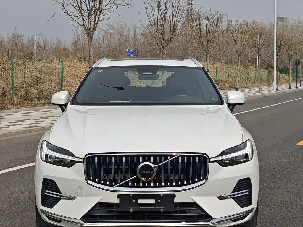 Volvo XC60 2025 B5 Luxury