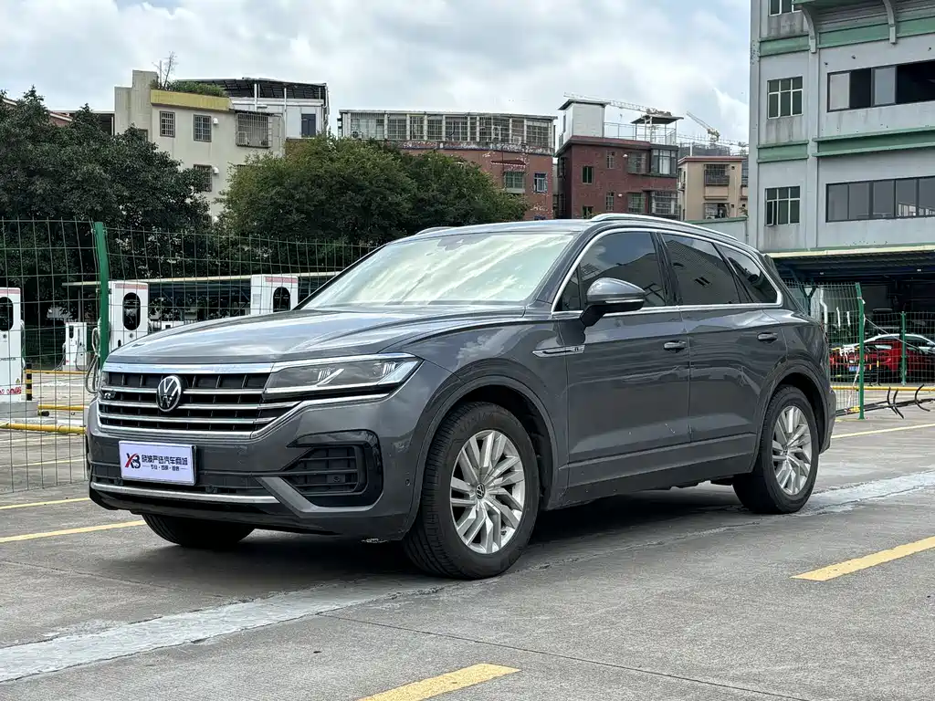 Купить Volkswagen Touareg