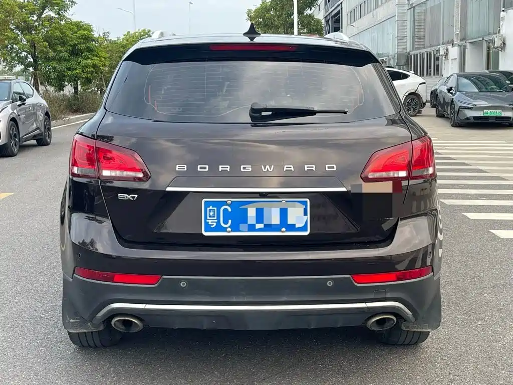 Borgward BX7 — миниатюра 8