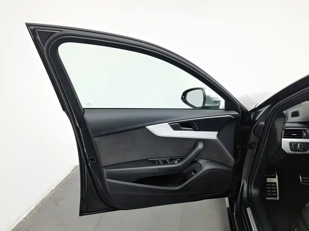 Audi A4 (Import) — миниатюра 8
