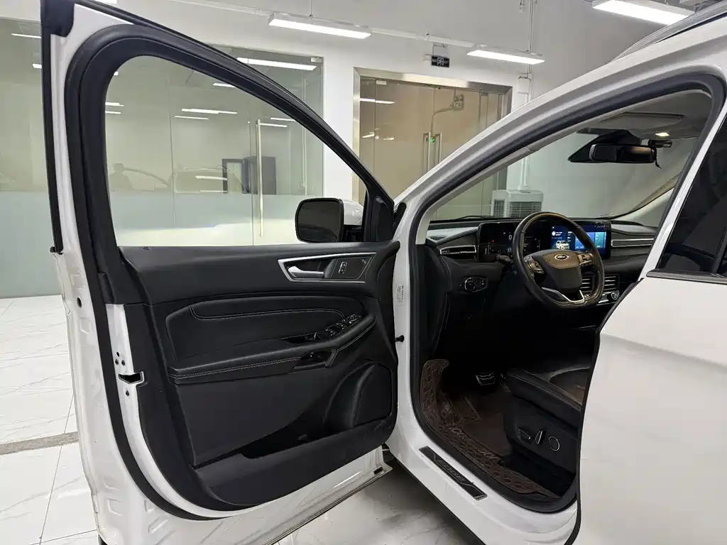 Ford Edge — миниатюра 8