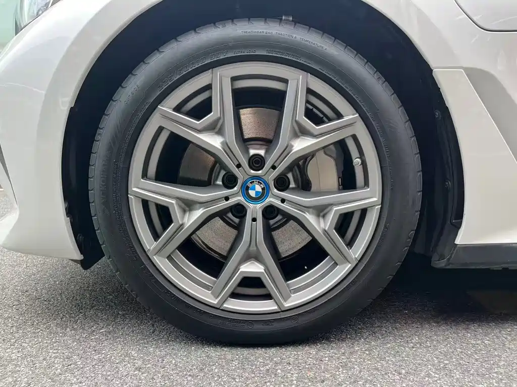 BMW i3 — миниатюра 13