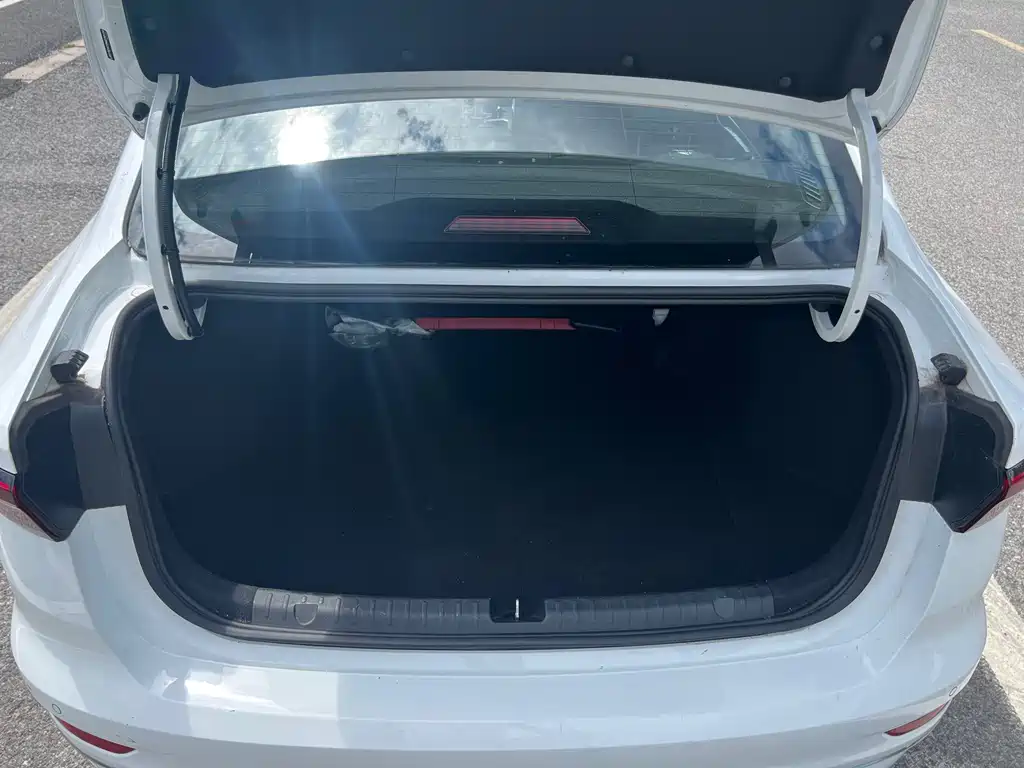 Geely Emgrand — миниатюра 15