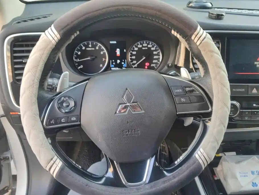 Mitsubishi Outlander — миниатюра 15