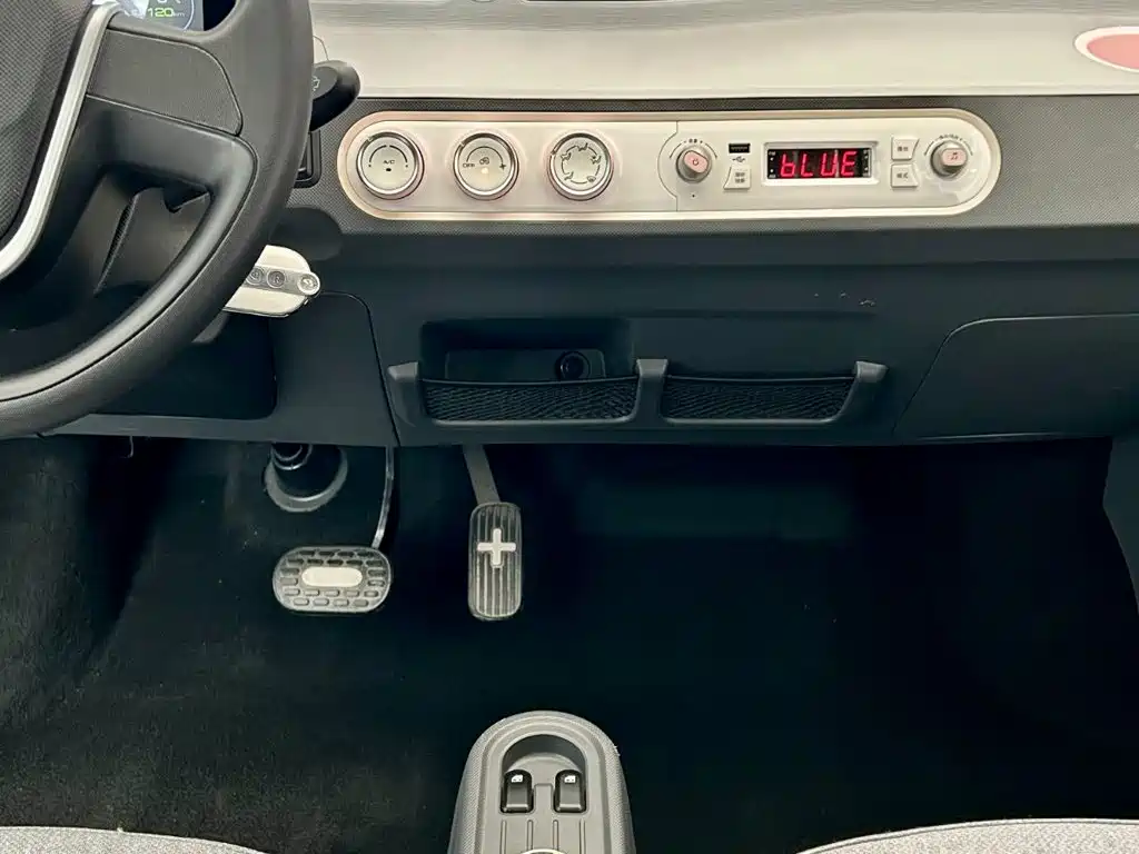 Wuling MINIEV — миниатюра 11