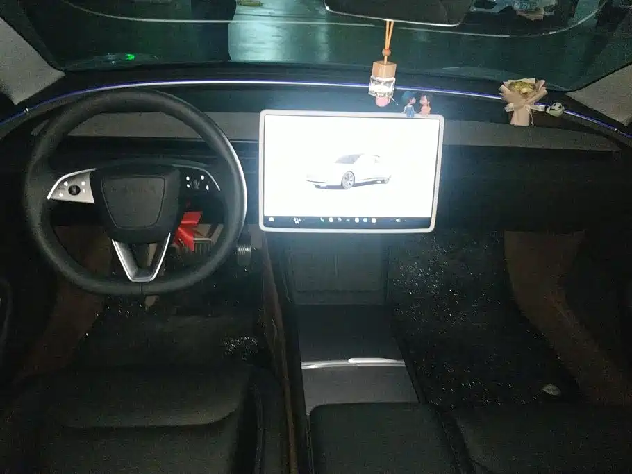 Tesla Model 3 — миниатюра 12