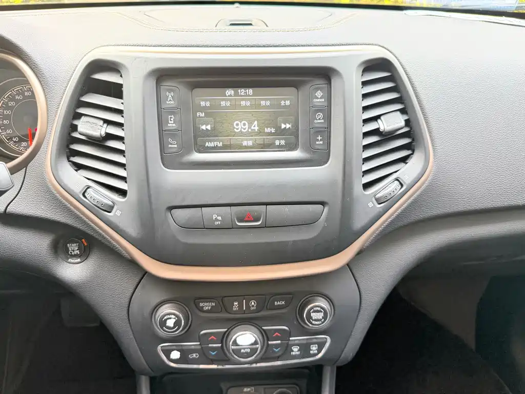 Jeep Cherokee — миниатюра 17