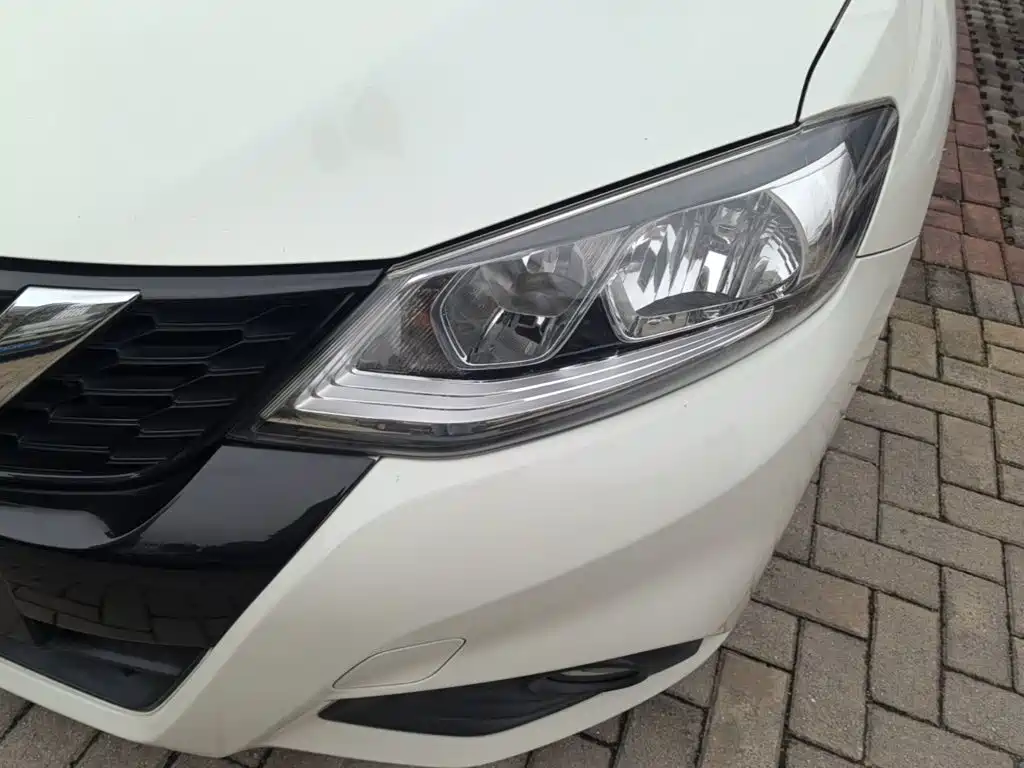 Nissan Tiida — миниатюра 24