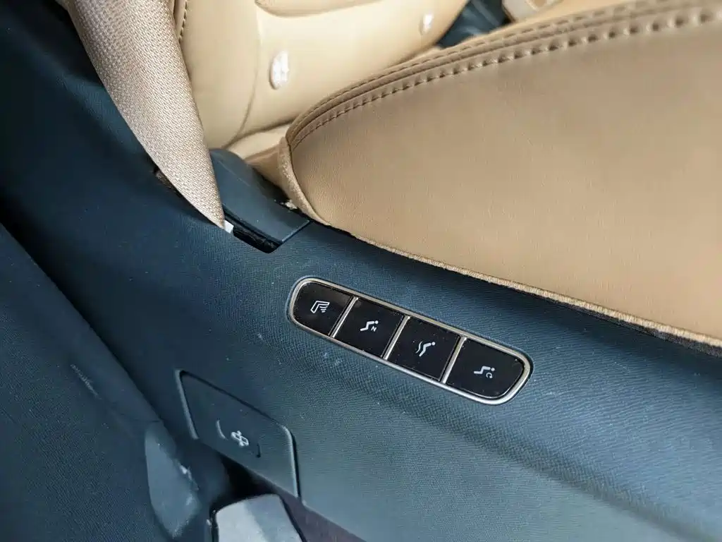 GAC Motor Trumpchi E8 PHEV — миниатюра 10
