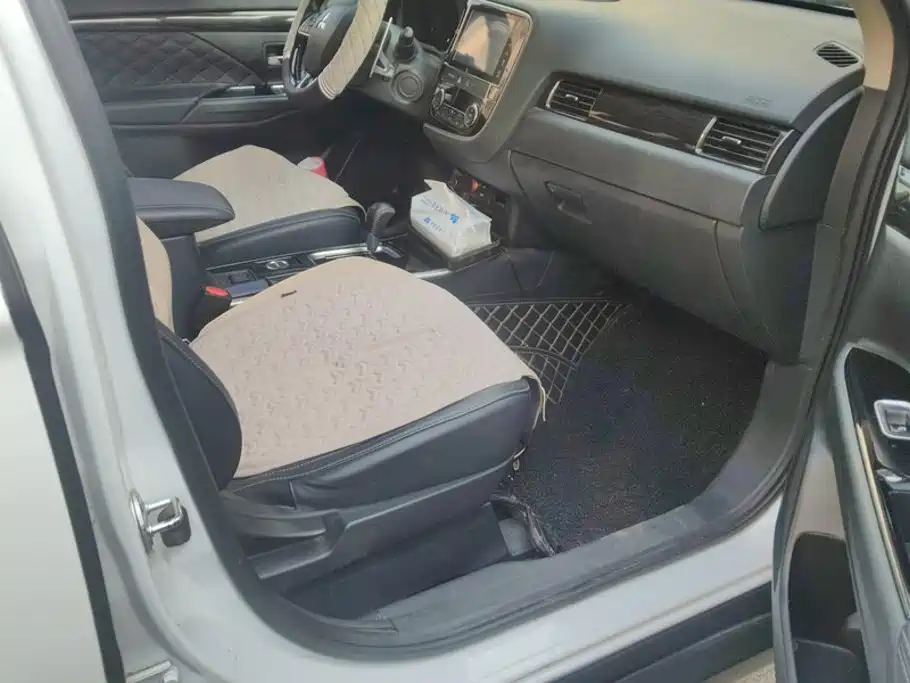 Mitsubishi Outlander — миниатюра 8