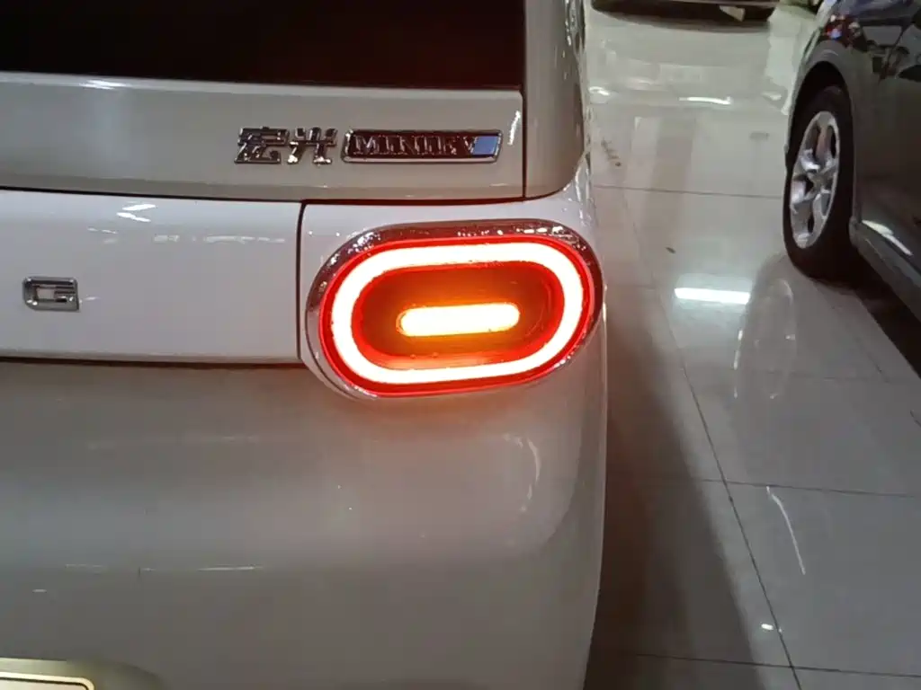 Wuling MINIEV — миниатюра 8