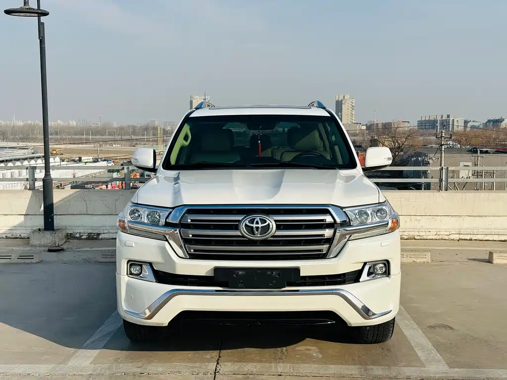 Toyota Land Cruiser 2018 4.6L AT