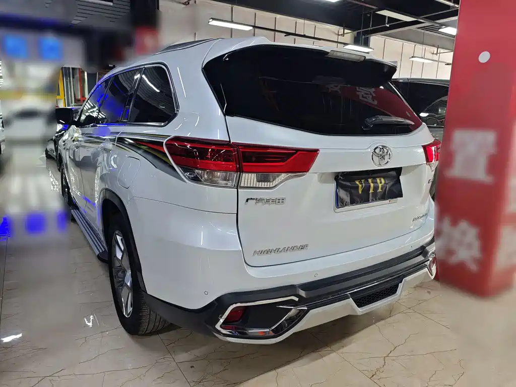 TOYOTA HIGHLANDER