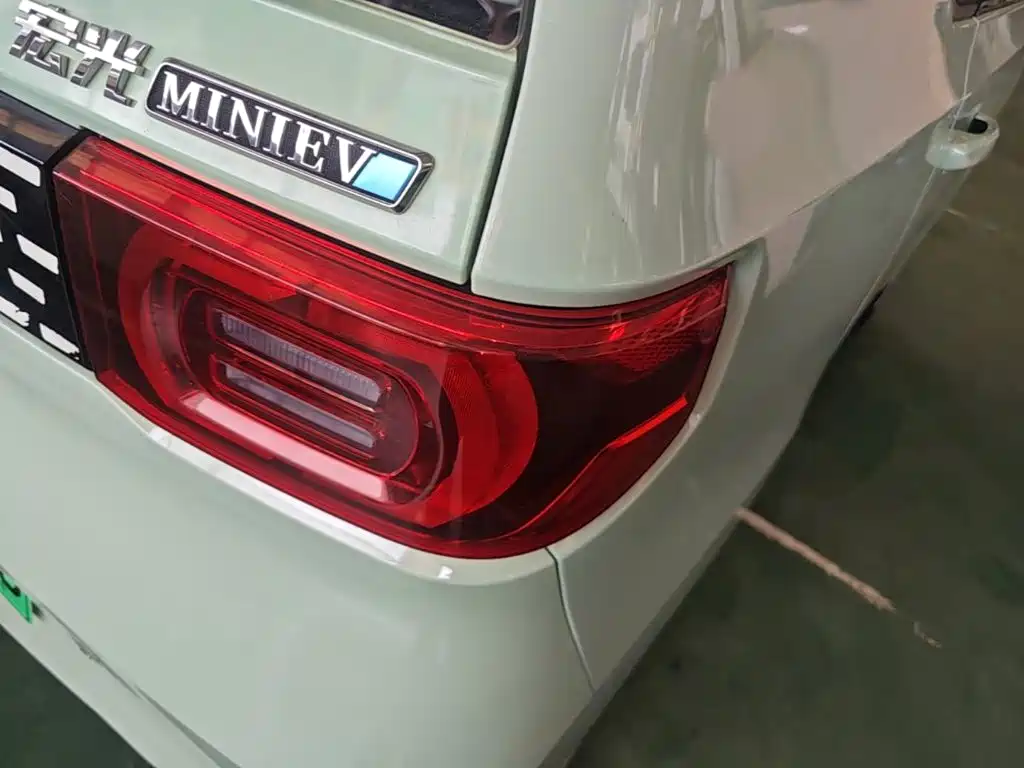 Wuling MINIEV — миниатюра 8