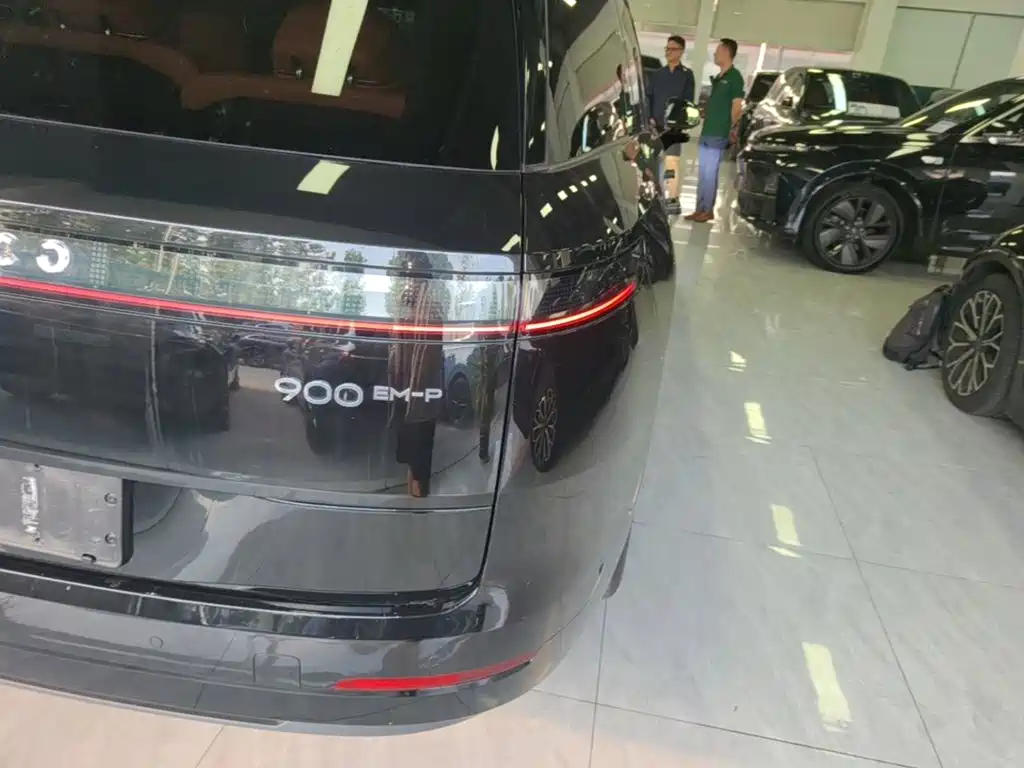 Lynk & Co 900 — миниатюра 8