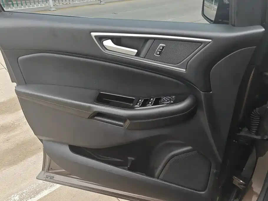 Ford Edge — миниатюра 7