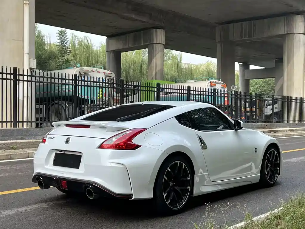 NISSAN 370Z